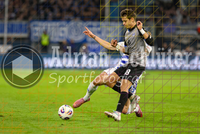MSV Duisburg vs SV Waldhof Mannheim - 3. Liga | Duisburg, Deutschland, 07.11.25:   Joshua Bitter (MSV Duisburg) und Diego Michel (SV Waldhof Mannheim) im Kampf um den Ball waehrend des Spiels der 3. Liga MSV Duisburg vs SV Waldhof Mannheim in der schauinsland-reisen-arena(Foto von Brauer-Fotoagentur / Adrian Schlueter)