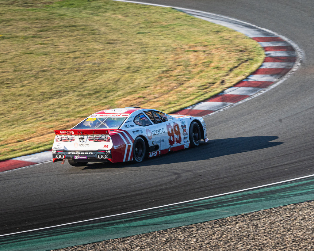 EURONASCAR OSCHERSLEBEN | Exklusive Motorsport-Fotografie aus Leipzig von TXO Media – für Rennfahrer, Teams & Sponsoren. Sausemuth liefert starke Bilder, die Emotion zeigen. Jetzt buchen & glänzen! - Realisiert mit Pictrs.com