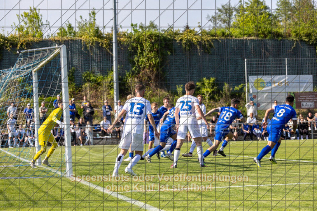 20250427_165946_0419 | #,TSG Salach (blau) vs. 1.FC Eislingen (weiß), Fußball, Bezirksliga - Bezirk Neckar/Fils, 24. Spieltag, Saison 2024/2025, Rasensportplatz, Staufenecker Str. 41, 73084 Salach, 27.04.2025 - 15:00 UhrFoto: PhotoPeet-Sportfotografie/Peter Harich
