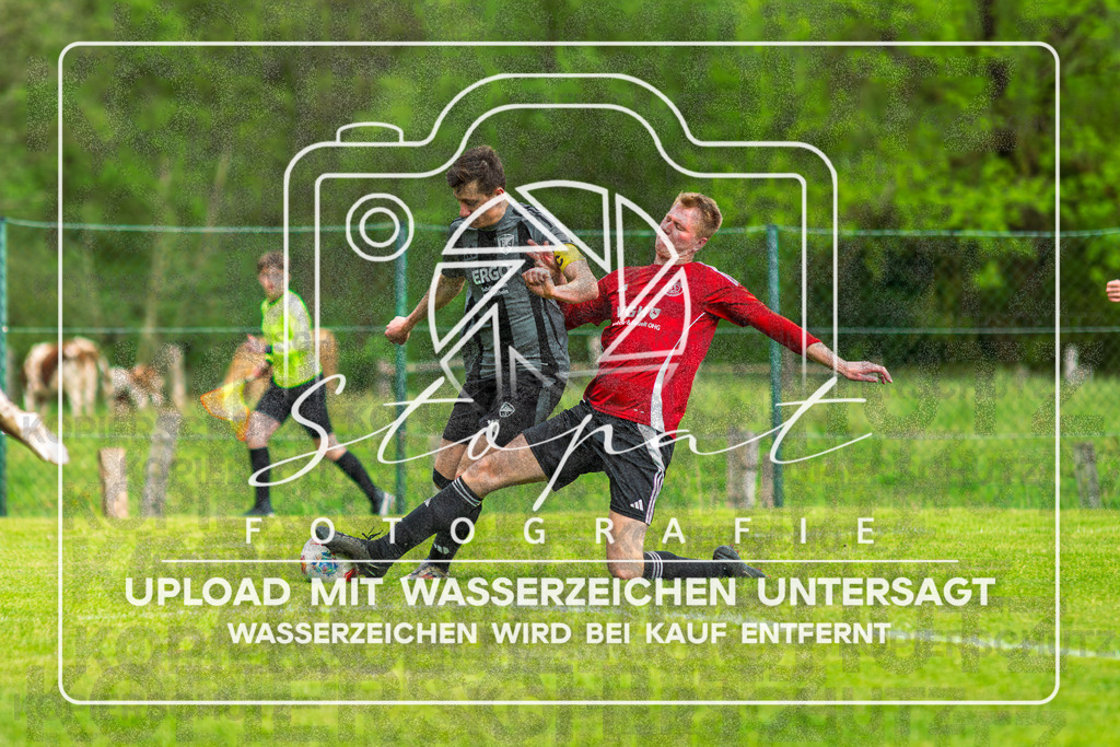 Kreisliga Herren HK - FG Fulde-Stellichte vs. SG Benefeld-Cordingen | Soenke Bernicke (SG Benefeld-Cordingen #5), Simon Twiefel (FG Fulde-Stellichte #8); Kreisliga Herren HK - FG Fulde-Stellichte vs. SG Benefeld-Cordingen am 17.05.2026 in Lehrdestadion, Stellichte - Realisiert mit Pictrs.com