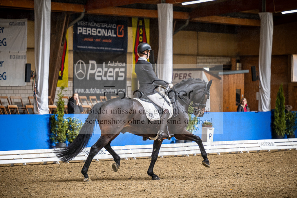 DOS_1556 | Entdecke hochwertige Reitturnierfotos von Foto Oger. Professionell, emotional und authentisch – jetzt Lieblingsmomente im Shop bestellen.Deutschlandweite Turnierfotografie. - Realisiert mit Pictrs.com