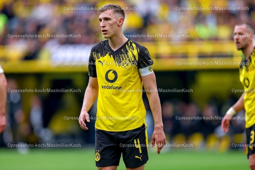 BVB11042601069 | 11.04.2026, Fußball, Borussia Dortmund - Bayer 04 Leverkusen, 1. Fußball Bundesliga, 29. Spieltag, Signal Iduna Park, Saison 2025 2026: Nico Schlotterbeck&nbsp;(BVB #04)  DFB regulations prohibit any use of photographs as image sequences and or quasi-video.