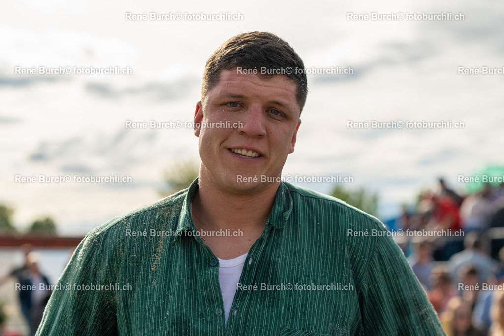 Grab Florian | René Burch leidenschaftlicher Fotograf aus Kerns in Obwalden.  Hier finden sie Sport, Landschaft und Natur Fotografie.
 - Realisiert mit Pictrs.com