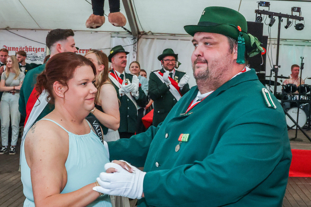 top-top.de 240601-221 | Foto, Video, Fotografie, Videografie, Fotobox, DJ, Discjockey, Musik, Musikbox, Veranstaltung, Photobooth, Amazon, Ebay, Buchtipp, Bestseller, Autor, Verlag, Buch, Wesel, Hamminkeln, NRW, Dinslaken, Rees, Drohne, Hochzeit, Party, Fotobox, Wesel, Fotograf