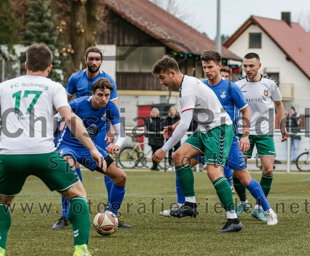 2024-02-17_042_FC_Schwaig_gegen_SV_Kranzberg | Marzling, Deutschland, 17.02.2024:
Fußball, Landesliga Südost 2023 / 2024, Testspiel, FC Schwaig gegen SV Kranzberg, Endergebnis: 4:1

Benjamin Held (FC Schwaig, #17), Levi Peis (SV Kranzberg, #7), Raffael Ascher (FC Schwaig, #9), Thomas Schredl (SV Kranzberg, #5), Konstantinos Michail (FC Schwaig, #12)

Foto: Christian Riedel / fotografie-riedel.net