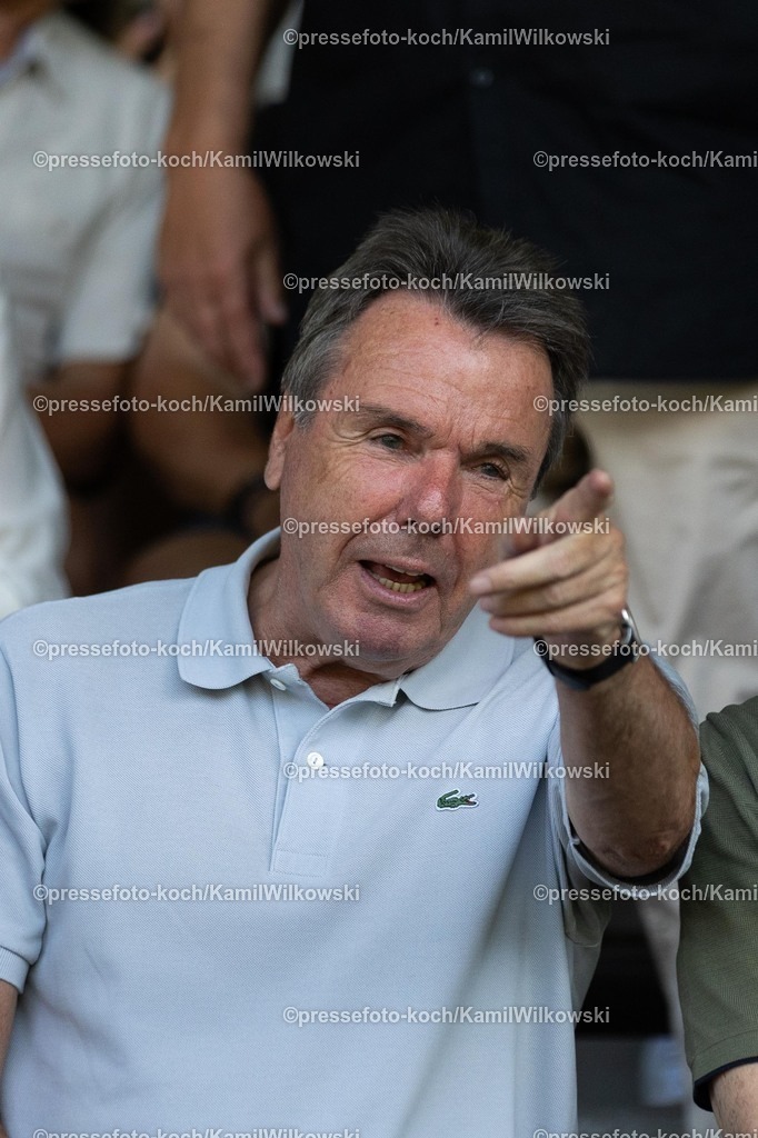 xkwix15082502081 | 15.08.2025, xkwix, Fußball, DFB-Pokal 1. Runde, FC Gütersloh - 1. FC Union Berlin, Ohlendorf Stadion im Heidewald: Heribert Bruchhagen (DFL)