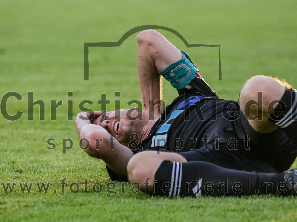 2023-08-18_110_FC_Schwaig_gegen_TSV_Kastl | Oberding, Deutschland, 18.08.2023:
Fußball, Landesliga Südost 2023 / 2024, 7. Spieltag, FC Schwaig gegen TSV Kastl, Endergebnis: 2:2

Dominik Grothe (TSV Kastl, #17)

Foto: Christian Riedel / fotografie-riedel.net