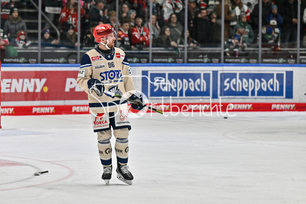 Augsburger Panther - Schwenninger Wild Wings | im Bild  Tyson Spink (Schwenninger Wild Wings 96) / Freisteller / Einzelfoto / DEL: Augsburger Panther - Schwenninger Wild Wings, Curt Frenzel Stadion am 02.02.2025