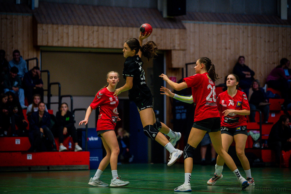 2024-09-28-ssv-st.pölten-U18-182 | "Fussifoto.com – Ihr Ansprechpartner für hochwertige Fotografie! Entdecken Sie kreative Bilder und professionelle Dienstleistungen. Kontaktieren Sie uns für Ihre Projekte!"