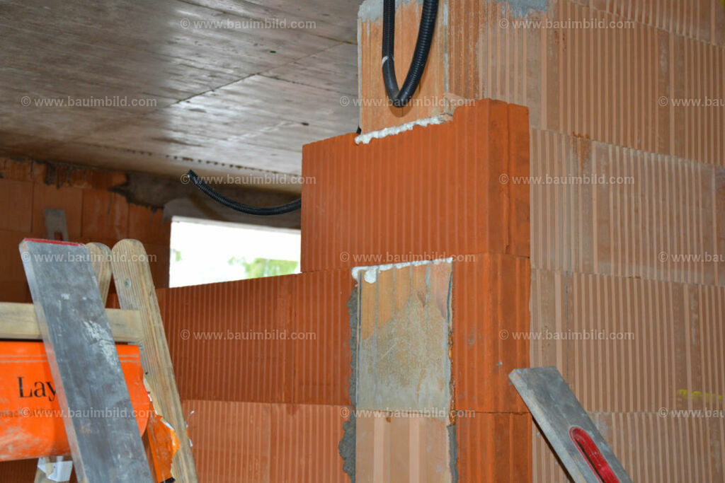 bib-lg07-mauerarbeiten-0214 | Nach LV-Leistungsgruppen sortierte Detailfotos über den Bau eines Hauses. Alle Hausbau-Bilder direkt vom Urheber und Autor der Website Haus-Selber-Bauen.com