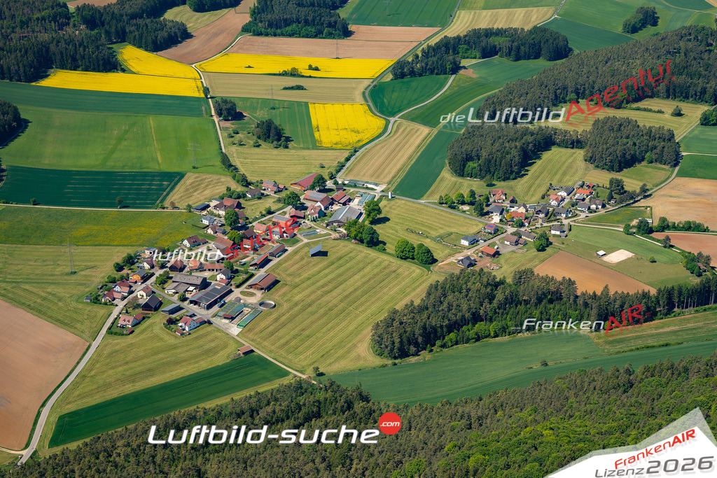 Luftaufnahme Ehringsfeld Ursensollen - Die Luftaufnahme wurde 2025 vom UL-Flugzeug heraus erstellt ( keine Drohne ) - Hochauflösende Luftaufnahme - für professionelle Ausdrucke geeignet. Die Geschenkidee !Mit Lizenz und Bildrechte bestellbar