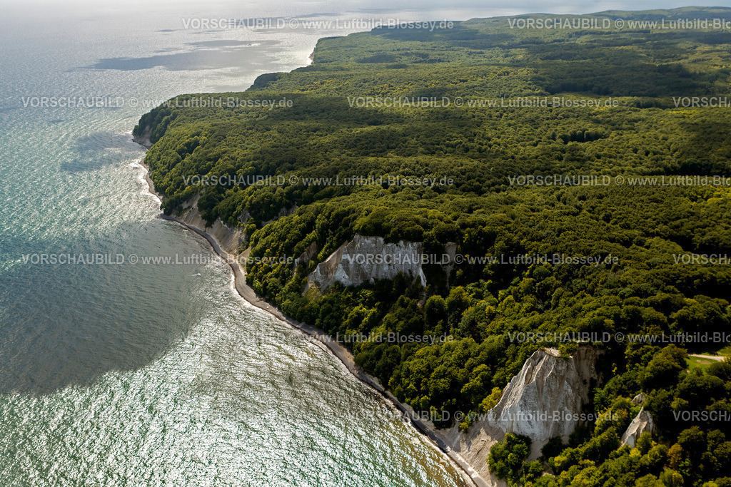 Ruegen12083167JasmundKoenigsstuhl | Luftbild, Kreidefelsen, Nationalpark Jasmund, Grosse Stubbenkammer, Kleind Stubbenkammer, Königsstuhl, Aussichtsplattform,  Sassnitz, Insel Rügen, Mecklenburg-Vorpommern, Deutschland, Europa