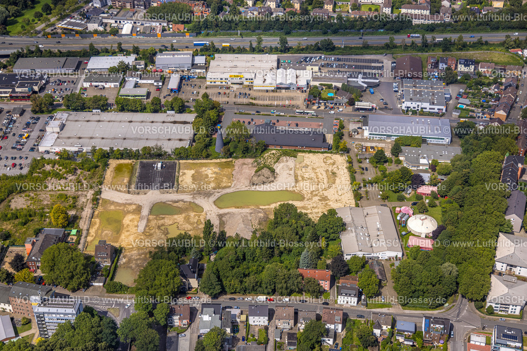 Herne230802645 | Luftbild, Baustelle für Reihenhäuser auf dem Gelände der ehemaligen Schraubenfabrik Knipping Dorn, zwischen Roonstraße und Eschstraße, Baukau, Herne, Ruhrgebiet, Nordrhein-Westfalen, Deutschland