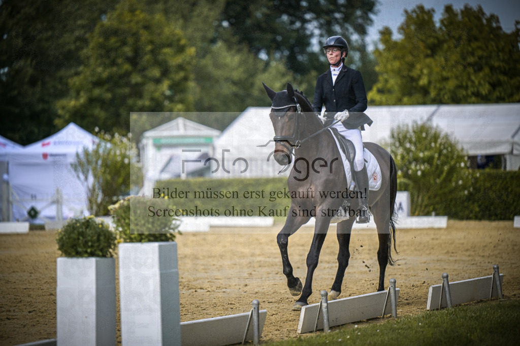 DOS_5918 | Entdecke hochwertige Reitturnierfotos von Foto Oger. Professionell, emotional und authentisch – jetzt Lieblingsmomente im Shop bestellen.Deutschlandweite Turnierfotografie. - Realisiert mit Pictrs.com