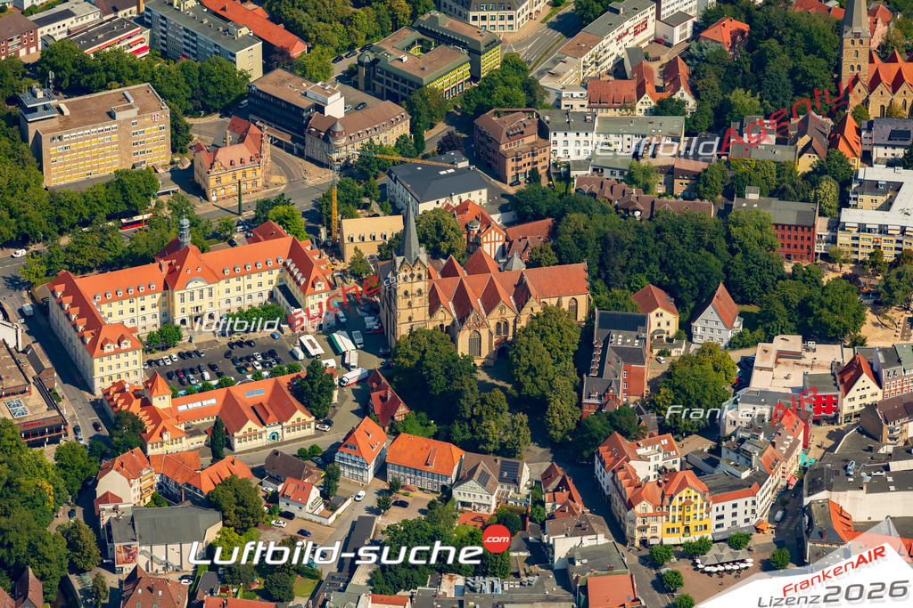 Kirche Herford Bild- Das Luftbild wurde 2025 vom UL-Flugzeug heraus erstellt ( keine Drohne bzw. Drohnenaufnahme ) - Hochauflösende Luftaufnahme -Nicht vergleichbar mit Google Maps oder Satelittenbilder- Die Geschenkidee !Mit Lizenz und Bildrechte bestellbar - CC