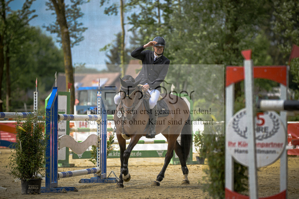 20240505-DOS_1719 | Entdecke hochwertige Reitturnierfotos von Foto Oger. Professionell, emotional und authentisch – jetzt Lieblingsmomente im Shop bestellen.Deutschlandweite Turnierfotografie. - Realisiert mit Pictrs.com