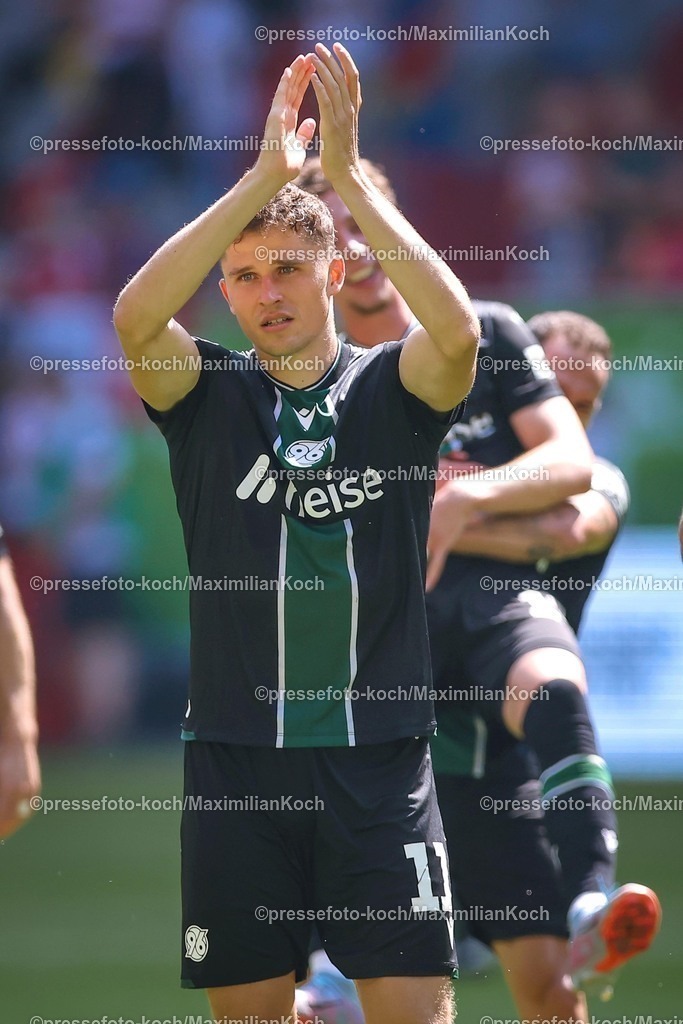 F9509082501161 | 09.08.2025, Fußball, Fortuna Düsseldorf - Hannover 96, 2. Fußball Bundesliga, Merkur Spiel-Arena, Saison 2025 2026: Benedikt Pichler (Hannover96 #11)  DFB regulations prohibit any use of photographs as image sequences and or quasi-video.