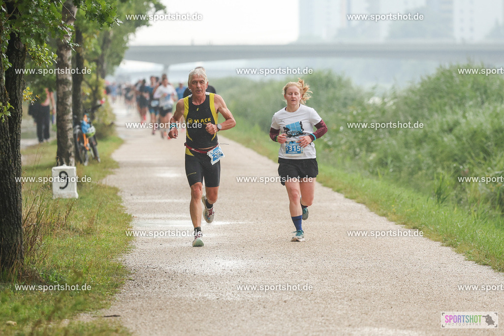 LUR_1213 | 34. M-net Erlanger Triathlon 2025 #erlangertriathlon  #mnettriathlon2025 #mnettriathlon #team #olympischedistanz #mitteldistanz #triathlon #maindonaukanal  #erlangertriathlon2025 #yourpictrs #tv1848 #tv1848erlangen  #triathlonbayern #sportinerlangen #demsportverbunden #sportshot_your_pictrs Copyright: www.sportshot.de
