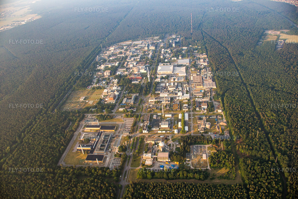 Luftbild: Leopoldshafen, KIT Campus Nord im Ortsteil Leopoldshafen in Eggenstein-Leopoldshafen im Bundesland Baden-Württemberg in Deutschland. Foto: IMG_080432.jpg vom 12.06.2015 durch Werner Riehm/FLY-FOTO.de