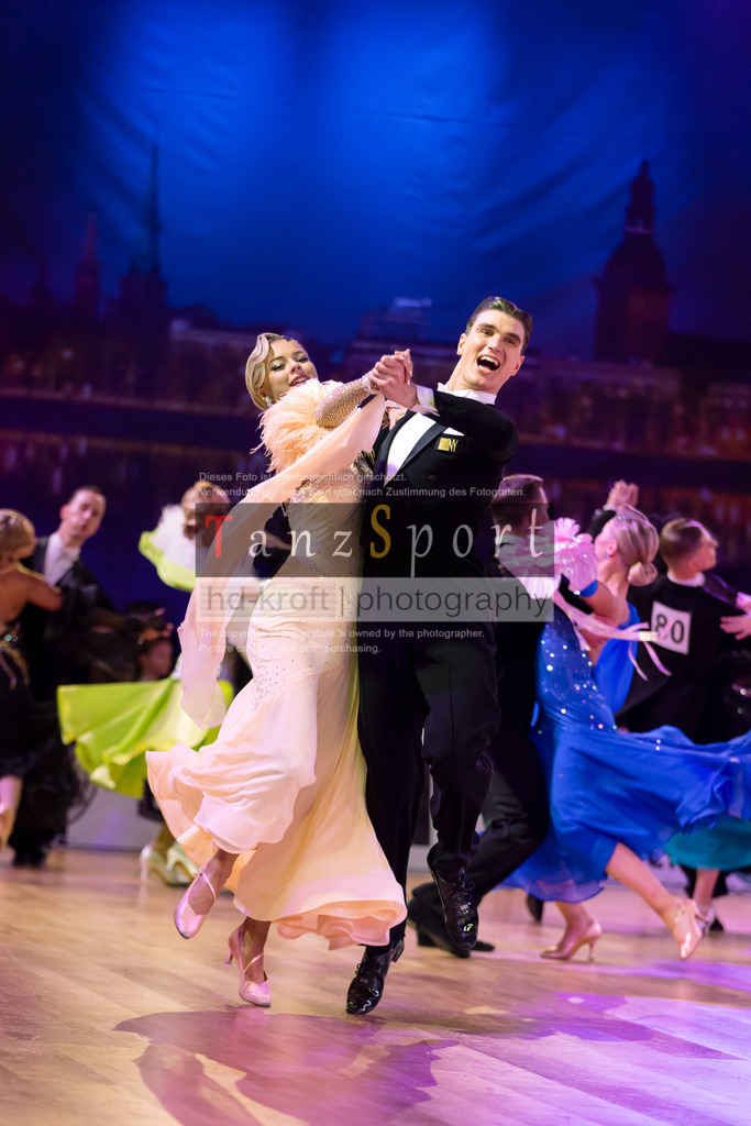 20241215_WDSF_Int_Open_Std-Riga-9356 | Tanzsportbilder, Standardtanz, Lateintanz, WDSF, DTV, LTVB, dancecomp, goc, hessen tanzt, blaues band der spree, walzer, tango, wiener walzer, slowfox, quickstepp, samba, rumba, cha-cha-cha, paso doble. jive, hd-kroft photography, turniertanzsport