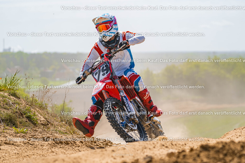 05_03_Schwedt-9245 | Sportfotografin aus Berlin-Brandenburg mit Fokus auf Motocross. Ich halte deine sportliche Leistung und echte Emotionen auf und neben der Strecke professionell fest. Entdecke die Fotos von deinem Rennen und bestelle sie direkt hier im Shop.