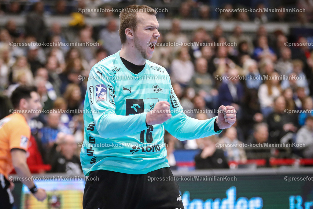 Due1HBL11022401006 | 11.02.2024, Handball, Düsseldorf, Mitsubishi Electric Halle, Liqui Moly Handball Bundesliga, Spieltag 21, Saison 2023 2024, Bergischer HC - THW Kiel: Tomas Mrkva (THW Kiel) jubelnd