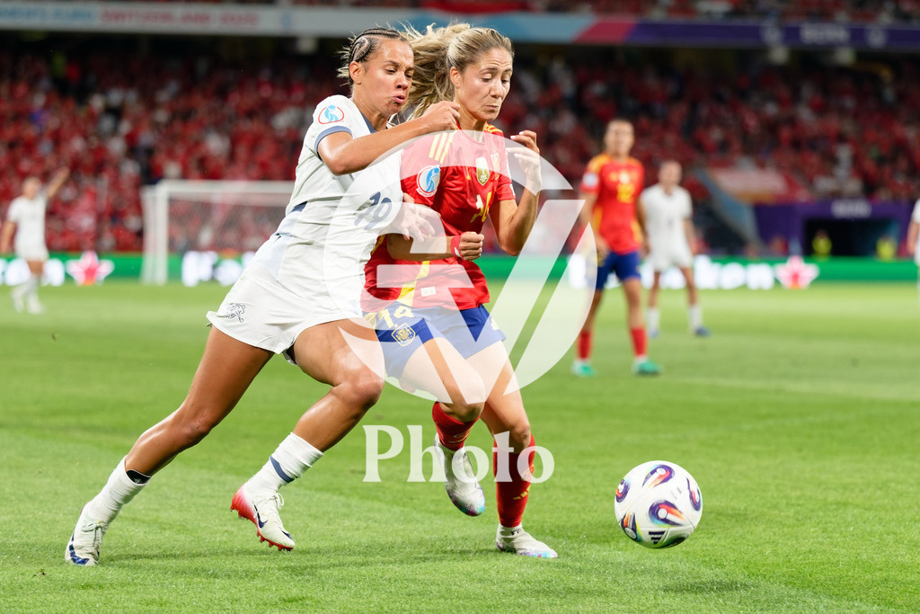Spain v Switzerland - UEFA Women's EURO 2025 Quarter-Final | BERN, SWITZERLAND - JULY 18: Iman Beney of Switzerland (L) and Laia Aleixandri of Spain (R) fight for possession   during the UEFA Women's EURO 2025 Quarter-Final match between Spain v Switzerland at Stadion Wankdorf on July 18, 2025 in Bern, Switzerland. (Photo by Giuseppe Velletri/Sports Press Photo/Getty Images)
