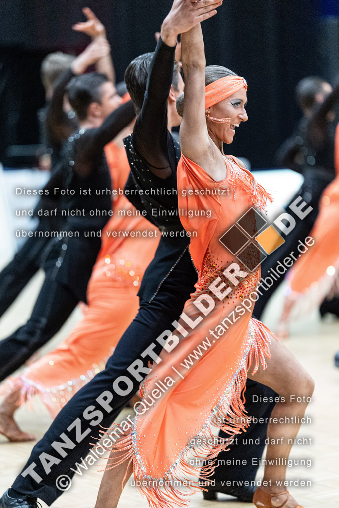 20240406-12087 | Hier finden Sie Tanz Bilder vom Latein und Standard Formationen tanzen. Sportbilder vom Tanzsport. Schöne Fotos und von Weltmeisterschaft, Europameisterschaft, Bundesliga, Regionalliga, Oberliga und Landesliga sowie von GOC Stuttgart, DanceComp, WM Bremen