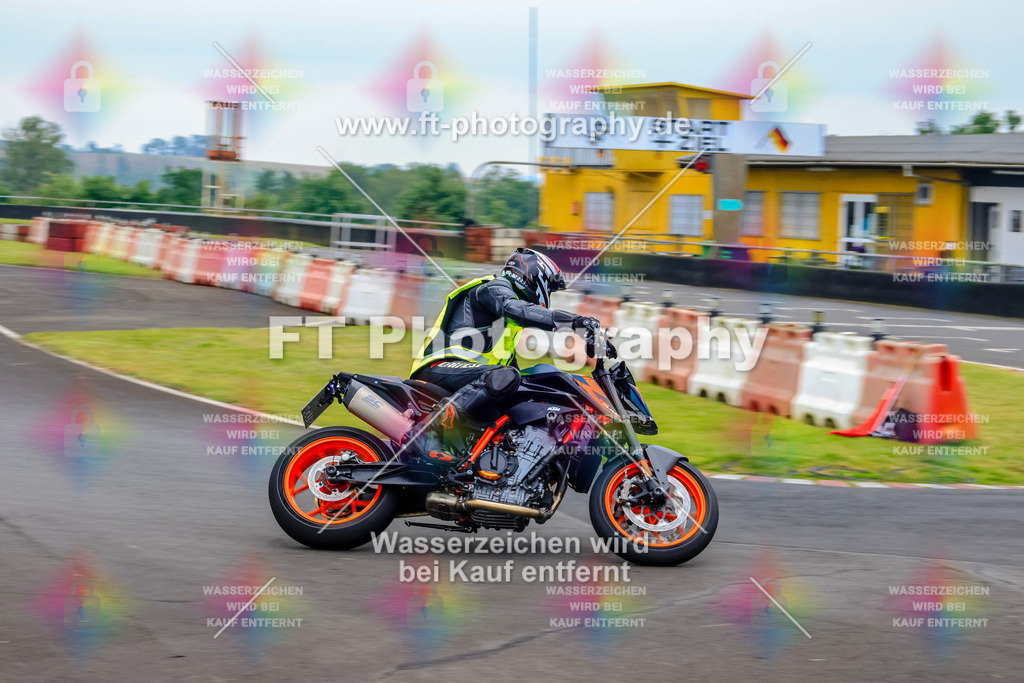 OBK-5297 | Hier findet Ihr Bilder von Touristenfahrten auf der Nürburgring Nordschleife oder von anderen Veranstaltungen die ich besucht habe. Viel Spass beim Durch Schauen 