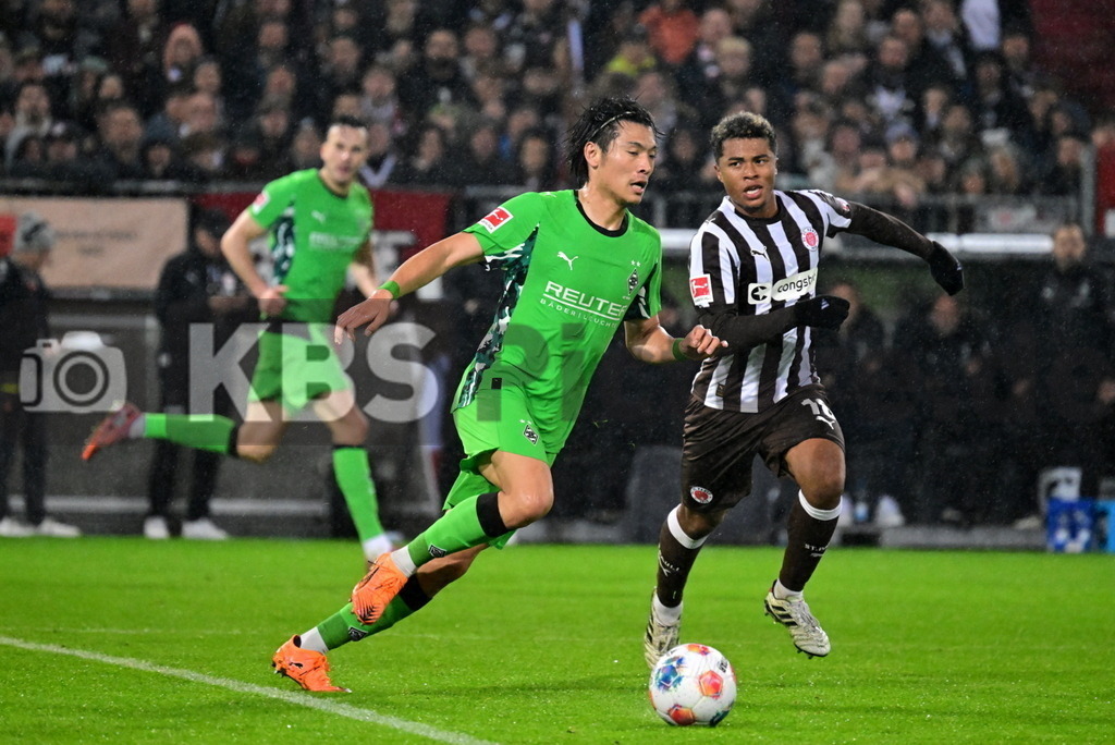KBS Picture_FCStPauli-Gladbach_052 | v.l. Machino Shuto (Bor.Moenchengladbach) , Fujita Joel Chima (St.Pauli) ,Sportplatz :  Millerntor Stadion, - Realisiert mit Pictrs.com