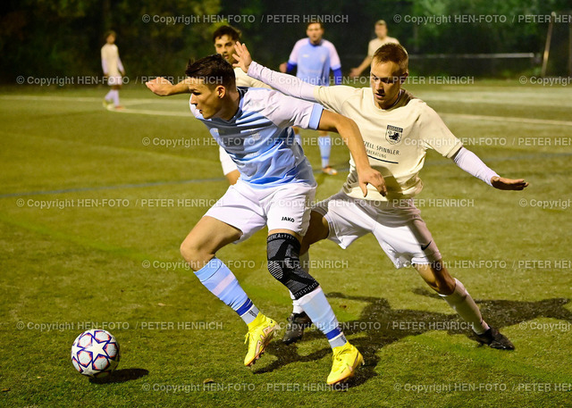 20221012-0680-hellas-germania-HEN-FOTO | 12.10.2022 Fussball Bitburger Kreispokal Männer Saison 2022 2023 Hellas Darmstadt - Germania Eberstadt (6:5) v. li. 9 Marc Perchner (Hellas) 3 Tobias Münch (Eberst) (Foto: Peter Henrich) - Realisiert mit Pictrs.com