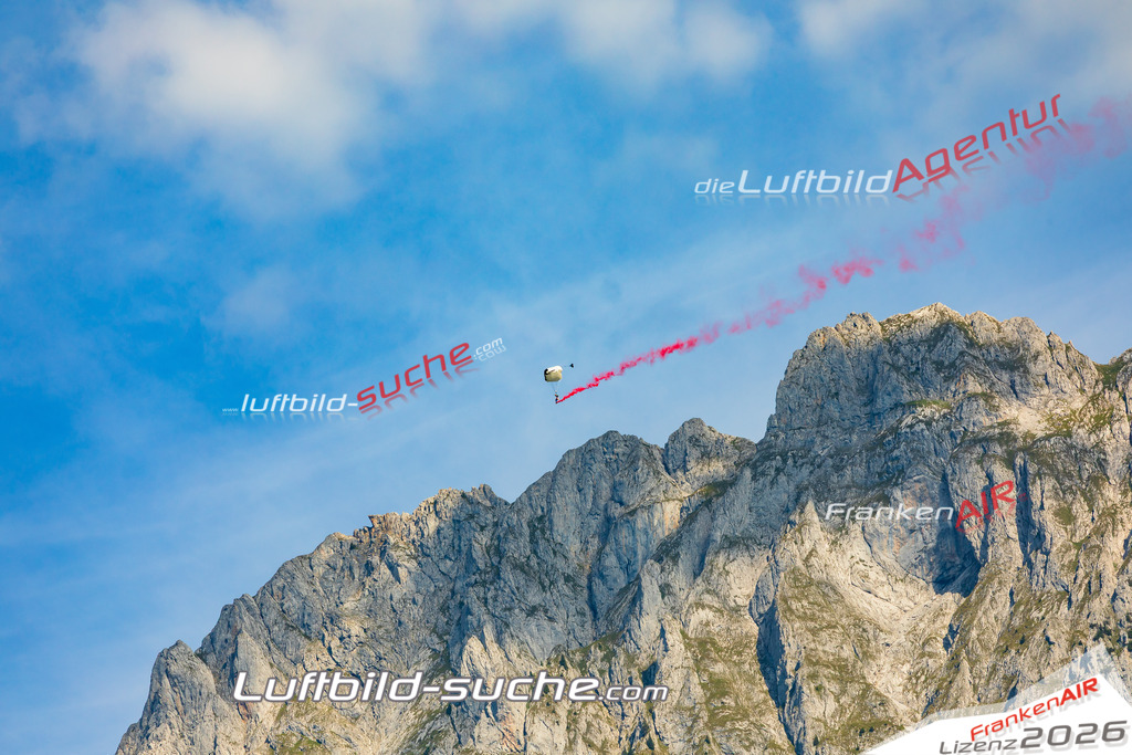 Schrägluftbild  Flugplatz  Irdning - Das Luftbild wurde 2025 vom UL-Flugzeug heraus erstellt ( keine Drohne ) - Hochauflösende Luftaufnahme -Nicht vergleichbar mit Google Maps oder Satelittenbilder- Die Geschenkidee !Mit Lizenz und Bildrechte bestellbar