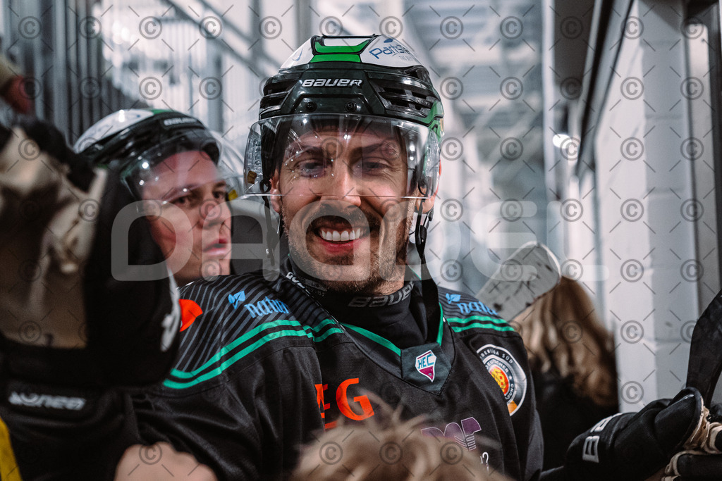 Alligators_vs_Deggendorf_30_11_2025-105 | Höchstadt Alligators Fotogalerie: Eishockey-Action aus Franken. Professionelle Spielfotos, Portraits & Stadionbilder zum Download. Jetzt entdecken! - Realisiert mit Pictrs.com