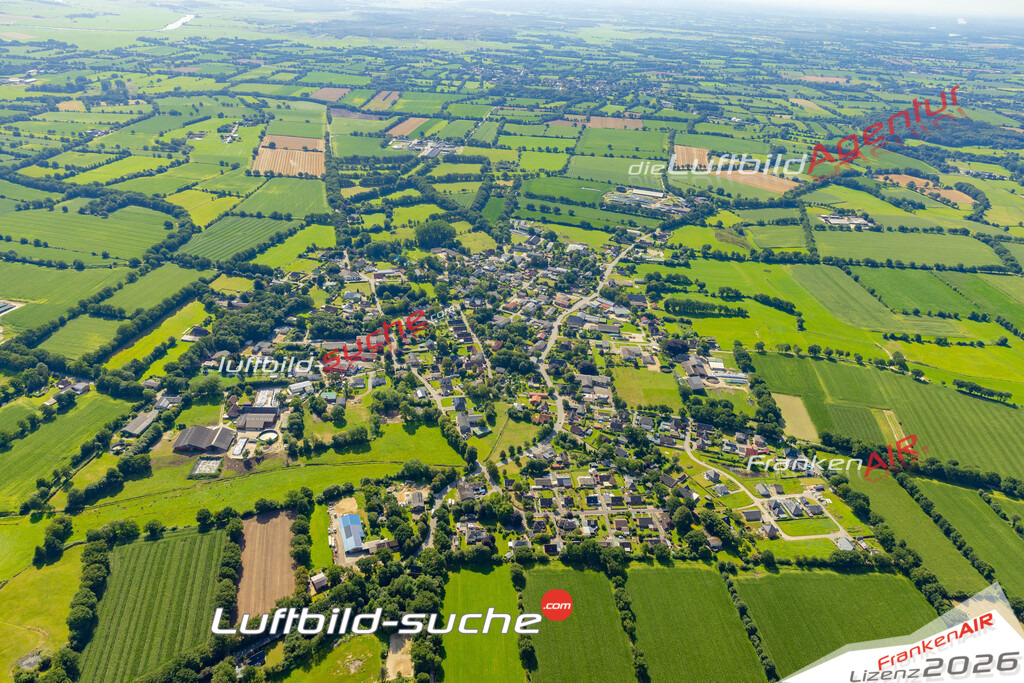 Übersichts Bild Dellstedt - Die Luftaufnahme wurde 2025 vom UL-Flugzeug heraus erstellt ( keine Drohnenaufnahme ) - Hochauflösende Luftaufnahme - für Wandbilder und großformatige Ausdrucke geeignet. Das besondere Geschenk!Hier alle&nbsp;Infos zur Lizenzierung der LuftaufnahmeWir fliegen auch dieses Jahr wieder in Ihre Region um Luftbilder zu erstellen.- Luftbild anfragen