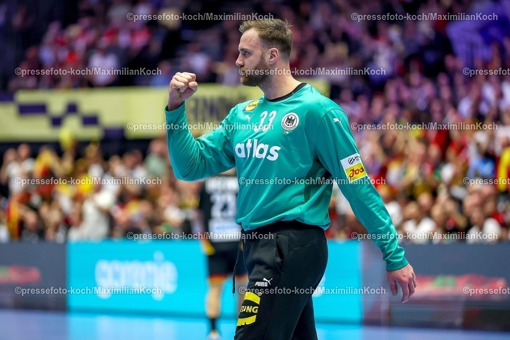 EHF19012602022 | 19.01.2026, Handball, Men's EHF EURO 2026, Deutschland - Spanien, Jyske Bank Boxen in Herning, Dänemark, Preliminary Round:  Andreas Wolff (Germany #33) jubelnd