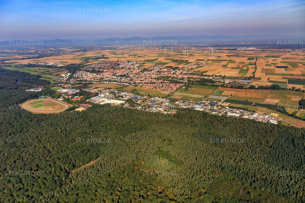 Luftbild: Stadtübersicht aus Südosten in Herxheim bei Landau im Bundesland Rheinland-Pfalz in Deutschland. Foto: IMG_095031.jpg vom 24.09.2016 durch Werner Riehm/FLY-FOTO.de