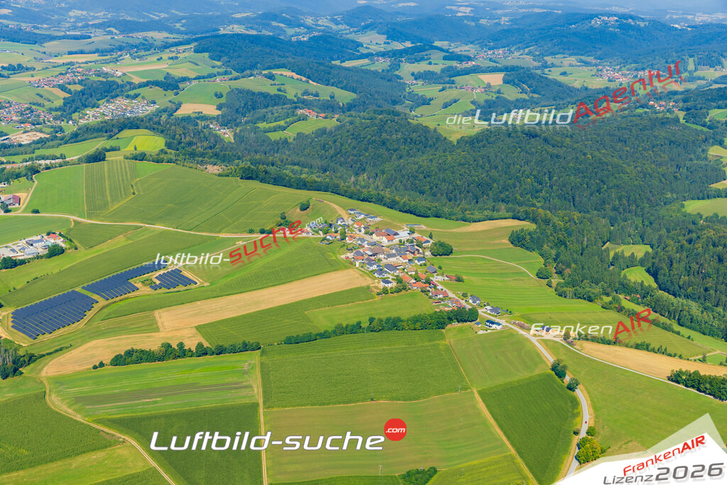 Schöne Luftaufnahme als Geschenk in Hauzenebrg Waldkirchen - Die Luftbildaufnahme wurde 2025 vom UL-Flugzeug heraus erstellt ( keine Drohne ) - Hochauflösende Luftaufnahme -Nicht vergleichbar mit Google Maps oder Satelittenbilder- Die Geschenkidee !Mit Lizenz und Bildrechte bestellbar