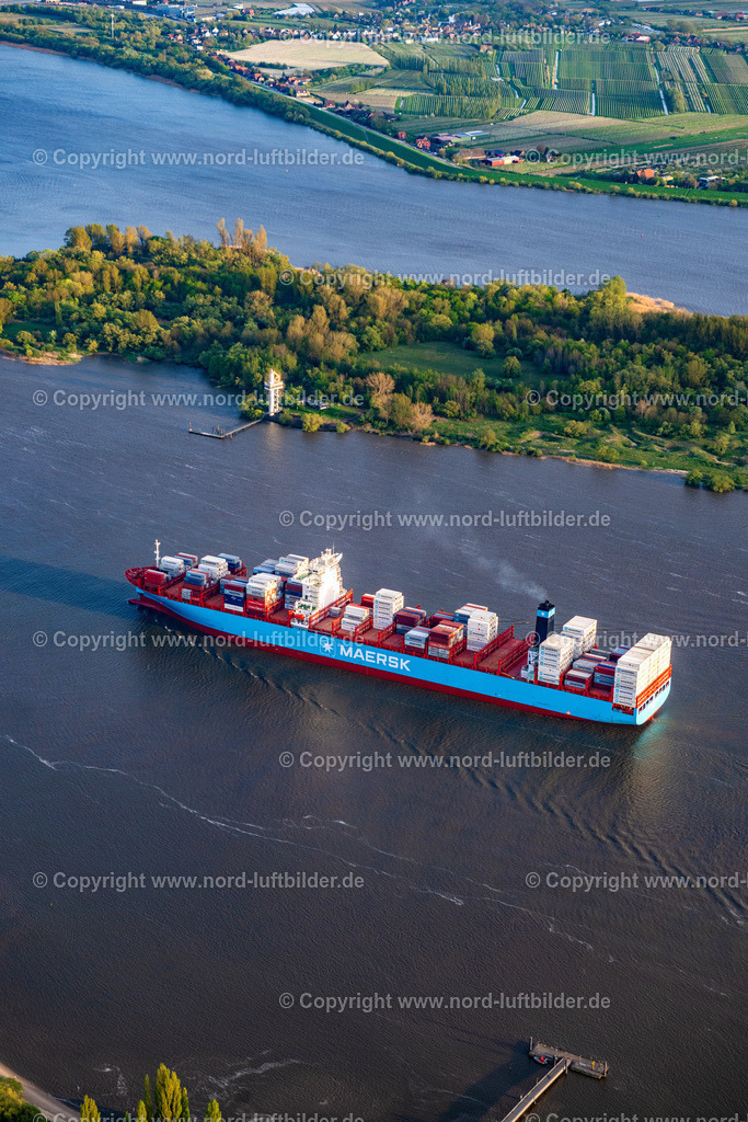 Hamburg_Elbe_Containerschiff_Maersk_ELS_1641140424 | HAMBURG 14.04.2024 Fahrt eines Maersk Container- Schiffes in Fahrt auf der Elbe in Hamburg, Deutschland. Weiterführende Informationen bei: Maersk Deutschland A/S & Co. KG. // Maersk container ship sailing on the Elbe in Hamburg, Germany. Further information at: Maersk Deutschland A/S & Co. KG. Foto: Martin Elsen