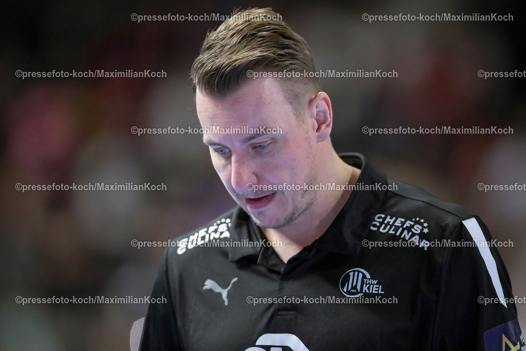 KoeEHF08062402076 | 08.06.2024, Köln, Handball, TruckScout24 EHF FINAL4, Machineseeker Champions League Men, Lanxess-Arena, Halbfinale, THW Kiel - FC Barcelona: Headcoach Trainer Filip Jicha (THW Kiel) enttäuscht Enttäuschung Frust