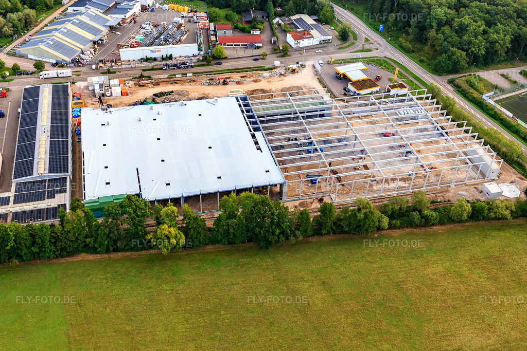 Luftbild: Baustelle zum Bau des neuen Logistikpark der HANSAINVEST und DFI-Real-Estate Kandel nach Abriss des OBI-Markts im Ortsteil Minderslachen in Kandel im Bundesland Rheinland-Pfalz in Deutschland. – Foto: IMG_149465.jpg vom 09.08.2025 durch Werner Riehm/FLY-FOTO.de – Auflösung des Originals: 4704 x 3136 px – Entdecke HANSAINVEST | Kapital-verwaltungs-gesellschaft: Hansainvest – DFI Real Estate - Driving Future Innovation