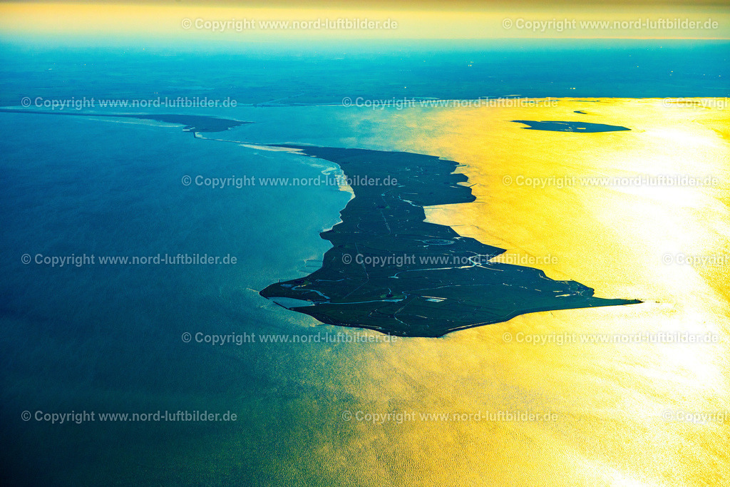 Langeness_Hallig_ELS_7451100623 | LANGENEß 30.05.2023 Grasflächen- Strukturen einer Hallig- Landschaft auf der Nordsee- Insel Nordmarsch-Langeneß in Langeneß Nordfriesland im Bundesland Schleswig-Holstein. Weiterführende Informationen bei: Ge-mein-de Lan-ge-neß. // Green space structures a Hallig Landscape in Langeness in the state Schleswig-Holstein. Further information at: Ge-mein-de Lan-ge-ness. Foto: Martin Elsen