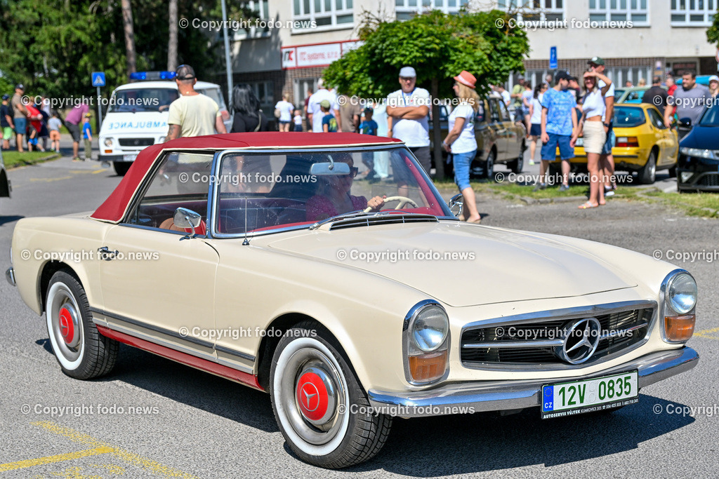 Slowakei_ Povazska Bystrica_ Veteran Tour Manin_ 14.06.2025-58 | 14.06.2025, Slowakei, SVK, Trenciansky kraj, Povazska Bystrica, im Bild Oldtimer Klub, Historische Fahrzeuge, Veteran Tour Manin, Auto, Alt, Besucher, Menschen, Feature, Symbolbild
