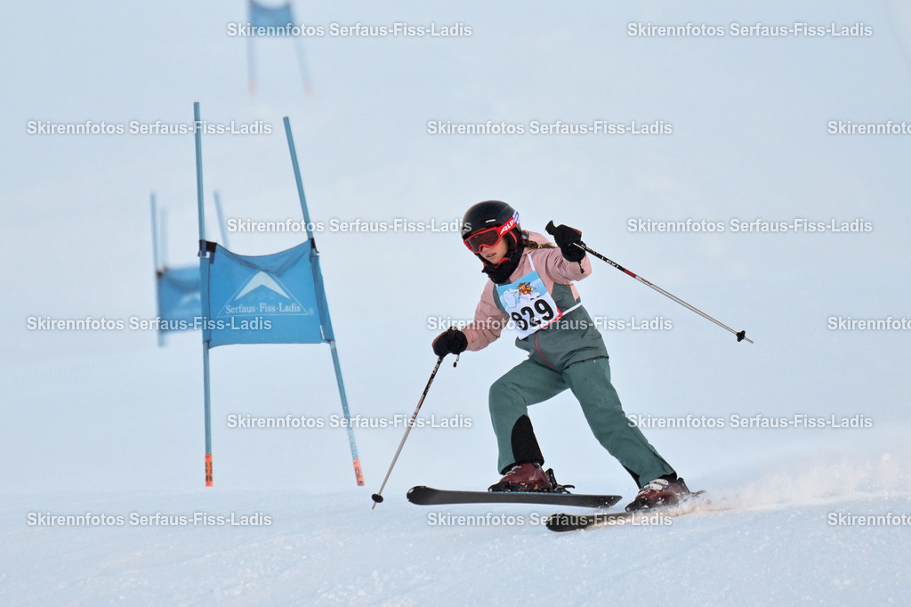 SRF_25.12.2025_0093 | Skirennfotos,Serfaus,Fiss,Ladis,Kinderskirennen,Winter,Tirol,Oberland,skirace,SFL,feelfree,weil wir's genießen,ski,Ski,skifahren,Sonnenplateau, - Realisiert mit Pictrs.com