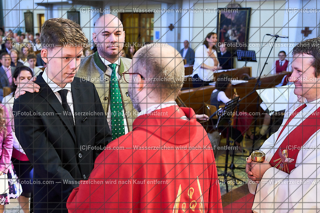 ALP0766_PfarrFirmung Wieselburg_Firmvorgang | (C)FotoLois.com, Alois Spandl, Firmung in der Pfarrkirche Wieselburg mit Generalvikar Dr. Christoph Weiss, Dechant Pfarrer Daniel Kostrzycki und Monignore Franz Dammerer, Sa 15. Juni 2024.
