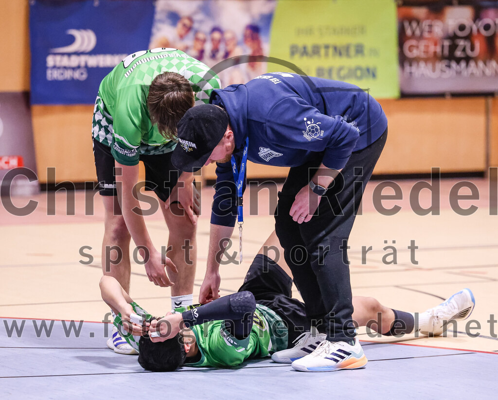 2025-03-15_020_SpVgg_Altenerding_gegen_TSV_Schleissheim | Erding, Deutschland, 15.03.2025:Handball, Bezirksoberliga Männer 2024 / 2025, 18. Spieltag, SpVgg Altenerding gegen TSV Schleißheim, Endergebnis: 32:27Lionel Sellier (TSV Schleissheim, #38), Trainer Marcus Rehnert (TSV Schleissheim)Foto: Christian Riedel / fotografie-riedel.net