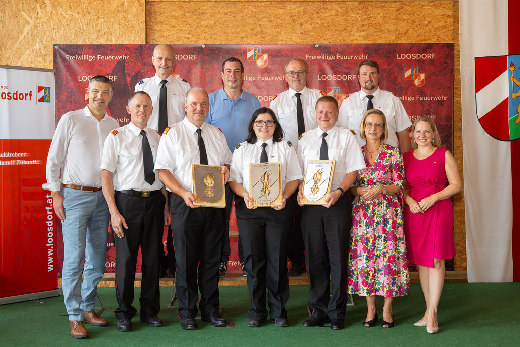 Geehrtengruppe_005 | Festakt FF-LOOSDORF - GRUPPENFOTO der ausgezeichneten HELFER bzw. Organisationen - DANKE für Hilfsleistungen und Unterstützungen bei der Hochwasserkatastrophe in Loosdorf im September 2024