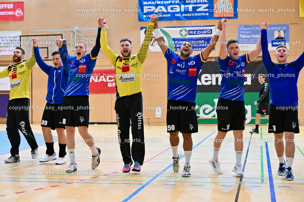 SC Ferlach vs. Fivers WAT Magareten 4.11.2022 | Jubel SC Ferlach Mannschaft