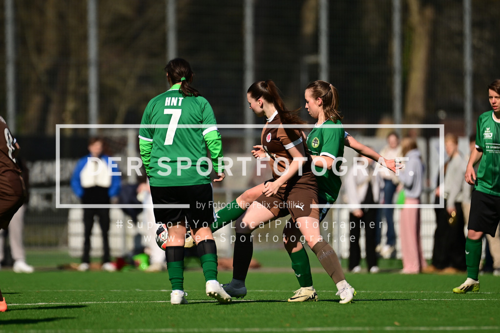 Fußball I Frauen I Saison 2025-2026 I Kreisliga I 18. Spieltag I HNT - FC St. Pauli IV I 124746 | Der Sportfotograf. - Realized with Pictrs.com