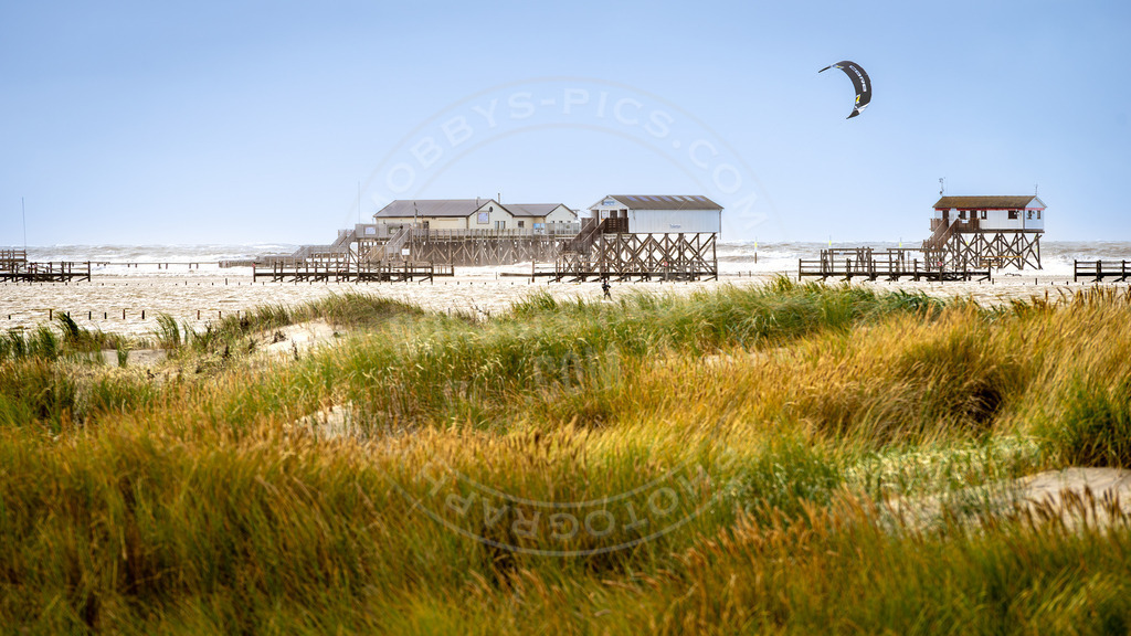 Hochwasser hinter den Dünen | Kitesurfer bei Hochwasser