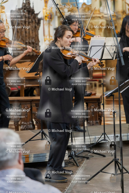 TAM25_K.10__Michael-Vogl_009_6099 | Tage Alter Musik Regensburg K.10 Basilika Unserer Lieben Frau zur Alten Kapelle The Beggar’s Ensemble (Frankreich) Elite de bons mots Meister des französischen Barocks Rameau – Royer – Boismortier – Leclair Augustin Lusson Solovioline, Leitung Foto: Michael Vogl